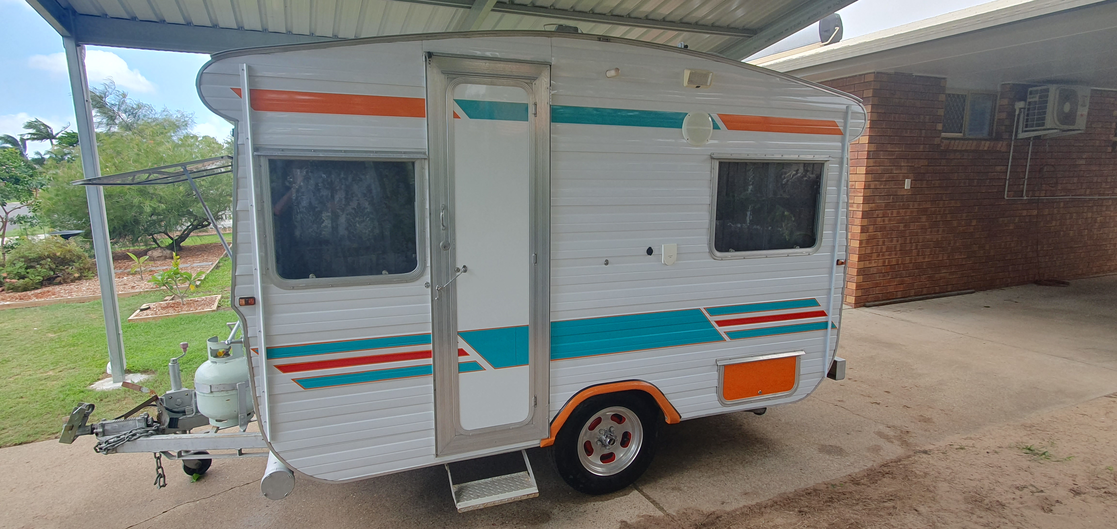 1975 RETRO CARAVAN - Caravan Sales